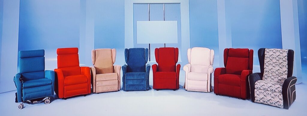 Fotografia delle poltrone in showroom